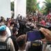 Ketua DPRD Kalimantan Tengah Wiyatno saat bertemu dan mendengarkan aspirasi ratusan warga Kalteng yang sedang melakukan demonstrasi di depan gedung DPRD Kalteng, Rabu (10/8/2022). (ANT/IST)