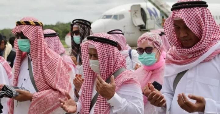 Jamaah haji asal Kotawaringin Timur saat tiba di Bandara Haji Asan Sampit, Minggu (31/7/2022). (ANT/IST)