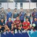 Kedua tim melakukan fhoto bersama sebelum bertanding di lapangan futsal SBM di Kuala Kurun, Rabu (24/8/2022) malam. (fhoto: Istimewa)