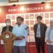 Anggota KPU RI Idham Holik menyampaikan pembaruan informasi proses pendaftaran partai politik calon peserta Pemilu 2024 pada hari pertama tahapan pendaftaran, di Jakarta Senin. (MASAPNEWS/ANT)