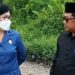 Ketua DPRD Kotim Rinie dan Wakil Ketua II DPRD Hairis Salamat berbincang saat meninjau kerusakan Jalan Mohammad Hatta atau lingkar selatan Sampit, Senin (25/7/2022) lalu. (MASAPNEWS/ANT)