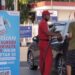Seorang petugas SPBU di Jalan Ahmad Yani Kudus, Jawa Tengah, melayani konsumen yang membeli BBM jenis Pertalite, Jumat (5/8/2022). (MASAPNEWS/ANT)