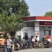 Sejumlah pengendara motor antre mengisi BBM jenis Pertalite di salah satu SPBU, Kota Bogor, Jawa Barat, Selasa (9/8/2022). (MASAPNEWS/ANT)