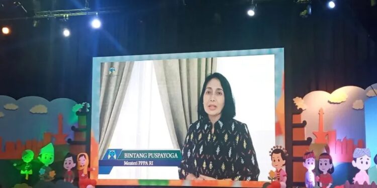 Menteri Pemberdayaan Perempuan dan Perlindungan Anak (PPPA) Bintang Puspayoga dalam acara puncak "Anugerah Penyiaran Ramah Anak (APRA) 2022" di Auditorium LPP RRI, Jakarta, Sabtu (13-8-2022). (MASAPNEWS/ANT)