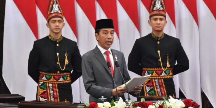 Presiden Joko Widodo menyampaikan pidato RUU APBN Tahun Anggaran 2023 dan Nota Keuangan dalam Rapat Paripurna DPR RI Tahun Sidang 2022 - 2023, di Gedung MPR/DPR, Jakarta, Selasa (16/8/2022). (MASAPNEWS/ANT)