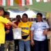 Anggota DPRD Kotawaringin Timur, Rambat (kanan) berbaur dengan warga Perumahan Arjuno saat acara jalan sehat bersama memperingati HUT RI, Minggu (14/8/2022). (MASAPNEWS/ANT/HO-Dokumentasi Pribadi)
