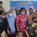 Ketua DPRD Kotawaringin Timur Rinie (batik merah) berfoto bersama sejumlah ibu saat peresmian Dapur Sehat di 33 kampung KB se-Kotawaringin Timur, Kamis (14/7/2022) lalu. (MASAPNEWS/ANT/HO-Dokumentasi Pribadi)
