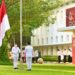 Menteri ESDM Arifin Tasrif (kanan) memimpin Upacara Peringatan HUT Ke-77 Kemerdekaan RI yang diikuti keluarga besar Kementerian ESDM dan pemangku kepentingan sektor ESDM di Kantor Kementerian ESDM, Jakarta, Rabu (17/8/2022). (MASAPNEWS/ANT/HO-Humas Kementerian ESDM)