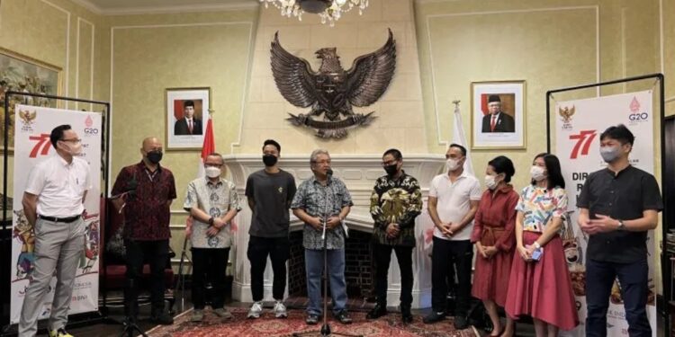 Dubes RI untuk Jepang Heri Akhmadi menyambut timnas bulu tangkis, yang akan berlaga di kejuaraan BWF Jepang 2022, di Tokyo, Jumat (19/8). (MASAPNEWS/ANT)