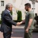 Arsip foto - Presiden Ukraina Volodymyr Zelenskyy (kanan) menjabat tangan Sekretaris Jenderal Perserikatan Bangsa-Bangsa (PBB) Antonio Guterres di Lviv, Ukraina, Kamis (18/8/2022). (MASAPNEWS/ANT/REUTERS/HO-Ukrainian Presidential Press Service)