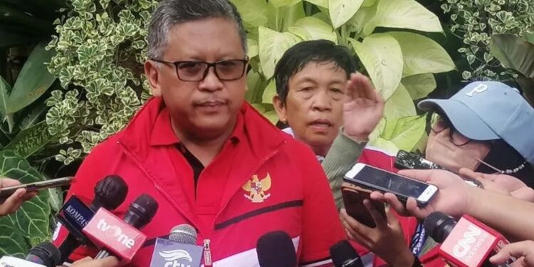 Sekjen DPP PDI Perjuangan Hasto Kristiyanto saat memberikan keterangan pers usai joging bersama media di Gelora Bung Karno (GBK) Senayan, Jakarta, Minggu (21/8/2022). (MASAPNEWS/ANT/HO-PDIP)