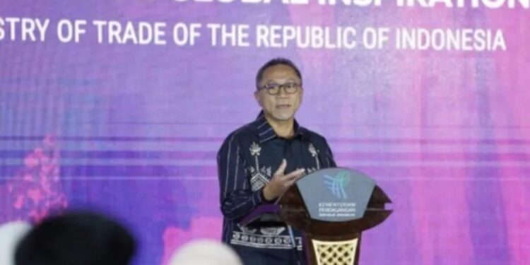 Menteri Perdagangan Zulkifli Hasan saat menghadiri Road To Jakarta Muslim Fashion Week (JMFW) 2023 di Jakarta, Selasa. (MASAPNEWS/ANT/ HO Biro Humas Kementerian Perdagangan)