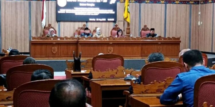 Suasana rapat paripurna di DPRD Kotawaringin Timur, Senin (22/8/2022). (MASAPNEWS/ANT)