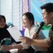 Co-Founders Ternak Uang, Timothy Ronald (kanan) dan Felicia Tjiasaka (Tengah) saat memberikan edukasi "Pentingnya Menabung Sejak Dini" di Panti Asuhan Yatim Ar-Rohmat, Bogor, Jawa Barat. (MASAPNEWS/ANT/HO)