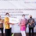 Direktur Jenderal Industri Kecil, Menengah, dan Aneka (IKMA) Kementerian Perindustrian, Reni Yanita menyerahkan bantuan kepada kelompok atau koperasi IKM penghasil gula semut di Kabupaten Purbalingga dan Banyumas, Jumat (26/8). (MASAPNEWS/ANT/ HO Biro Humas Kementerian Perindustrian)