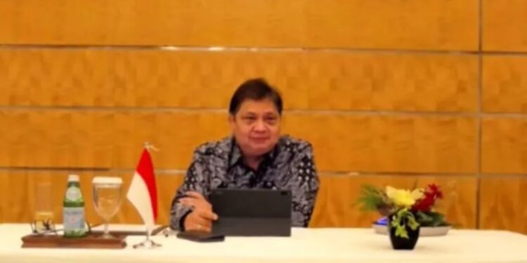 Menteri Koordinator Bidang Perekonomian Airlangga Hartarto dalam konferensi pers di Singapura yang dipantau secara daring di Jakarta, Selasa (30/8/2022). (MASAPNEWS/ANT)