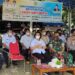 Wabup Gumas Efrensia LP Umbing dan lainnya saat menghadiri pasar penyeimbang di Kelurahan Tampang Tumbang Anjir, Kecamatan Kurun, Rabu (28/9/2022). (Foto : Protokol dan Perjalanan Setda Gumas)