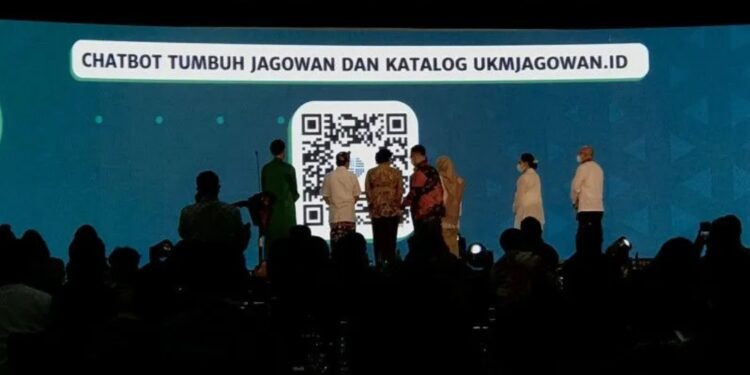 Oleh karena itu, ia optimistis setelah peluncuran “chatbot” bakal ada lebih banyak pelaku UMKM di Indonesia yang memanfaatkan teknologi digital (onboarding digital). Menteri Koperasi dan UKM Teten Masduki, Gubernur Bali I Wayan Koster, Ketua Umum Dewan Kerajinan Nasional Claire Deevy meresmikan fitur chatbot WhatsApp untuk UMKM di Bali Collection, Nusa Dua, Badung, Bali Kamis (8/9/2022). (MASAPNEWS/ANT)