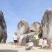 Para delegasi G20 berfoto di antara berbatuan besar di Pulau Lengkuas Kabupaten Belitung Timur. (Diskominfo Babel)