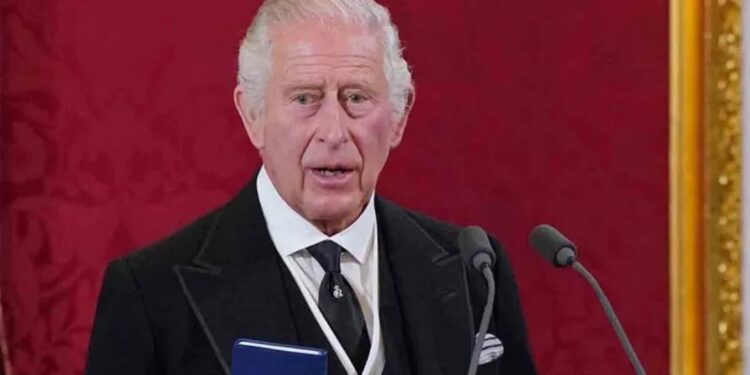 Raja Charles III menyampaikan deklarasi saat seremoni pengukuhannya di Istana St James, Sabtu (10/9/2022). Seremoni penetapan oleh Dewan Aksesi menjadi formalitas konstitusional untuk mengakui kedaulatan Charles sebagai Raja Inggris. (MASAPNEWS/ANT)