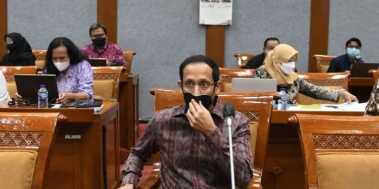 Ilustrasi - Menteri Pendidikan, Kebudayaan, Riset, dan Teknologi (Mendikbudristek) Nadiem Makarim (tengah) bersiap mengikuti rapat kerja bersama Komisi X DPR di kompleks Parlemen, Senayan, Jakarta, Kamis (8/9/2022). (MASAPNEWS/ANT)