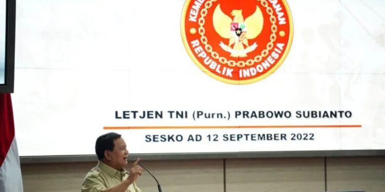 Menteri Pertahanan (Menhan) RI Prabowo Subianto saat memberikan ceramah pembekalan pada perwira siswa Pendidikan Reguler LXII Sekolah Staf dan Komando Angkatan Darat Tahun Ajaran 2022, di Gedung Gatot Subroto, Seskoad Bandung, Jawa Barat, Senin (12/9/2022). (MASAPNEWS/ANT/HO-Tim Media Prabowo Subianto)