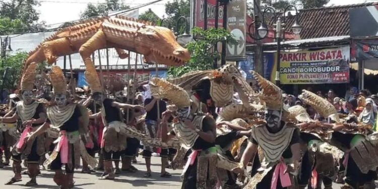 Ilustrasi - Desa Majaksingi, Kecamatan Borobudur dengan karya instalasi buaya meramaikan kirab budaya dalam rangkaian G20 di Borobudur, Kabupaten Magelang, Senin (12/9/2022). (MASAPNEWS/ANT)
