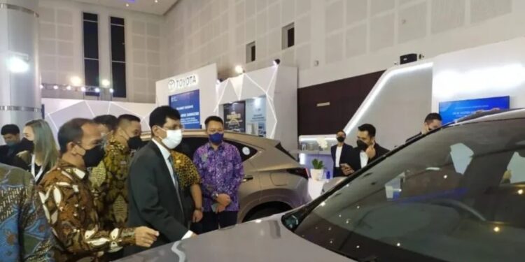 Dirjen Industri Logam, Mesin, Alat Transportasi, dan Elektronika, Kementerian Perindustrian, Taufiek Bawazier saat membuka GIIAS Surabaya 2022 di Grand City Convex, Rabu (14/9/2022). (MASAPNEWS/ANT)