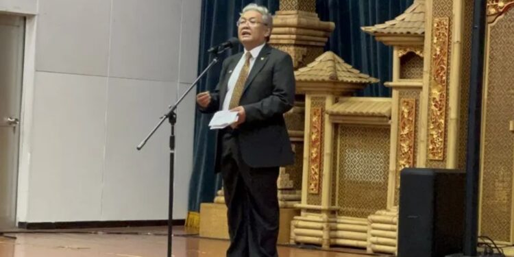 Duta Besar RI untuk Jepang Heri Akhmadi saat memberikan sambutan dalam rangka layanan administrasi kependudukan bagi WNI di Jepang di Sekolah Republik Indonesia Tokyo (SRIT), Senin (26/9). (MASAPNEWS/ANT)