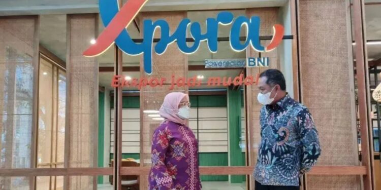 Ilustrasi: Direktur Eksekutif - Kepala Departemen Pengembangan UMKM dan Perlindungan Konsumen Bank Indonesia (BI) Yunita Resmi Sari (kiri) dan Direktur Bisnis UMKM BNI Muhammad Iqbal (kanan) berbincang di Xpora BNI Jakarta, Rabu (3/8/2022). (MASAPNEWS/ANT/HO-Humas BNI)