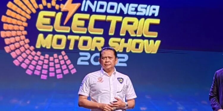 Ketua MPR RI Bambang Soesatyo saat menghadiri Pameran Indonesia Electric Motor Show (IEMS) 2022 di JCC Senayan, Jakarta, Kamis (29/9/2022). (MASAPNEWS/ANT)