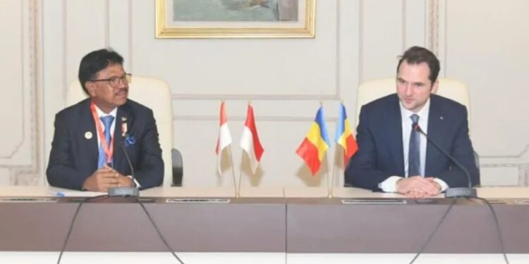 Menteri Komunikasi dan Informatika Johnny G. Plate saat pertemuan bilateral dengan Menteri Riset, Inovasi dan Digitalisasi Rumania Sebastian-Loan Burduja di Palace of Parliament, Bucharest, Rumania, Rabu (28/9/2022). (MASAPNEWS/ANT/kominfo.go.id)