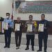 Empat lembaga penegak hukum saat menunjukan berita acara penandatanganan kerjasama tentang aplikasi e-Berpadu di ruang sidang utama cakra kantor PN Kuala Kurun, Selasa (27/9/2022). (MASAPNEWS/HY)
