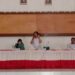 Wabup Gumas Efrensia LP Umbing (tengah) didampingi Ketua TP PKK Kabupaten Gumas Mimie Mariatie Jaya S Monong (kiri) dan Camat Tewah Hendra (kanan) saat lokmin stunting Kecamatan Tewah, Rabu (28/9/2022). (Foto : TPPS Kabupaten Gumas)