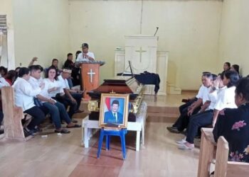 Suasana di rumah duka menjelang pemakamam anggota DPRD Kotawaringin Timur, Anang Kapeliyus, Minggu (16/10/2022). (ANT/IST)