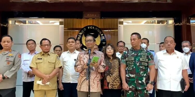 Menteri Koordinator Bidang Politik, Hukum, dan Keamanan (Menkopolhukam) Mahfud MD dalam konferensi pers di Kantor Kemenkopolhukam, Jakarta, Senin (3/10/2022). (MASAPNEWS/ANT)