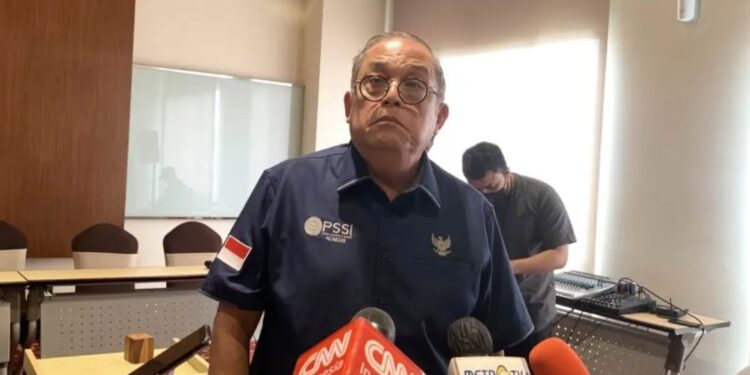 Ketua Komite Disiplin PSSI Erwin Tobing pada saat memberikan keterangan kepada media di Kota Malang, Jawa Timur, Selasa (4/10/2022). (MASAPNEWS/ANT)