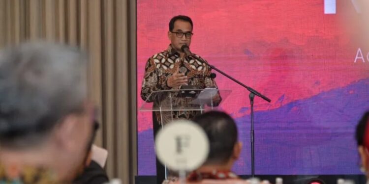 Menteri Perhubungan Budi Karya Sumadi saat menghadiri diskusi kelompok terpumpun atau FGD bertajuk “B20 Side-Event Ready to e-Move: Menuju Pencapaian Target Presiden 2 Juta Sepeda Motor Listrik di Indonesia” di Jakarta, Selasa (4/10/2022). (MASAPNEWS/ANT/Kemenhub)