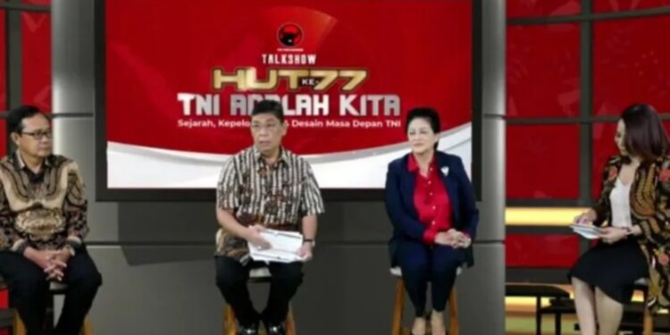 Tangkapan layar - Wakil Ketua Komisi I DPR Utut Adianto (dua kiri) dalam acara "HUT ke-77 TNI adalah Kita, Sejarah, Kepeloporan, dan Desain Masa Depan TNI" di Kantor DPP PDI Perjuangan, Jakarta Pusat, Minggu (9/10/2022). (MASAPNEWS/ANT)