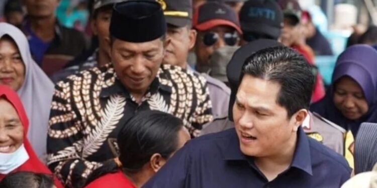 Menteri BUMN Erick Thohir menyapa warga nelayan di Tambak Loro, Semarang, Jawa Tengah. (MASAPNEWS/ANT/HO-Kementerian BUMN)