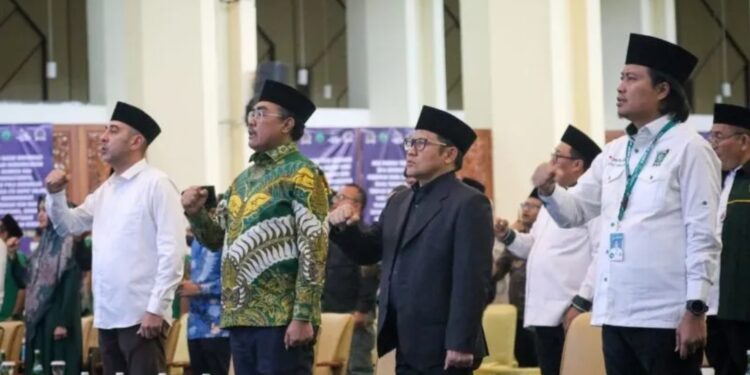 Wakil Ketua MPR, Jazilul Fawaid (baju hijau), hadir dalam acara Penganugerahan Santri dan Pesantren Inspiratif Nasional “Santri of The Year 2022” di Komplek Parlemen, Jakarta, Sabtu (29/10). (MASAPNEWS/ANT/HO-MPR)