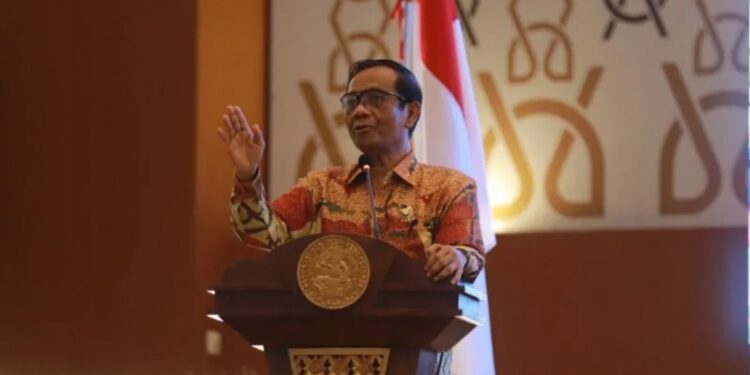 Menko Polhukam Mahfud MD saat menutup Konferensi Forum Rektor Indonesia, di Universitas Airlangga, Surabaya, Minggu (30/10/2022). (MASAPNEWS/ANT/HO-Humas Unair)