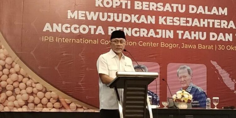 Menteri Perdagangan Zulkifli Hasan saat memberi sambutan pra rapat kerja nasional (Rakernas) Gakoptindo tahun 2022 di IICC Bogor, Minggu (30/10/2022). (MASAPNEWS/ANT)