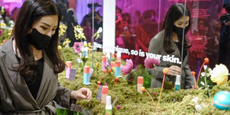 Wakil Menteri Pariwisata dan Ekonomi Kreatif Angela Tanoesoedibjo saat menghadiri Brightspot Market di Plaza Senayan, Jakarta, Jumat (4/3/2022). (MASAPNEWS/ANT/HO-Kemenparekraf)