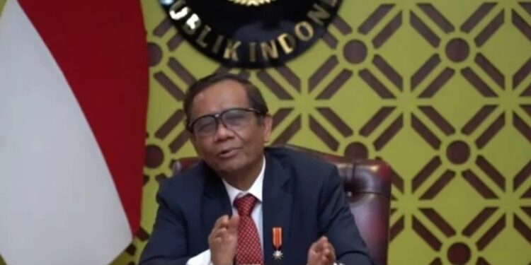 Tangkapan layar Menko Polhukam Mahfud MD saat menyampaikan pernyataannya soal keberangkatan ke Kamboja untuk mengikuti KTT ASEAN yang ditayangkan di Youtube Kemenko Polhukam, Jakarta, Senin (7/11/2022). (MASAPNEWS/ANT)