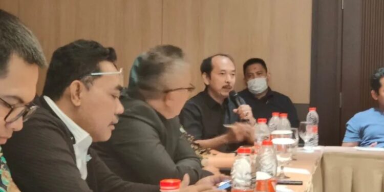 Wakil Ketua Komisi II DPR, Yanuar Prihatin, menjadi pembicara dalam diskusi bertajuk "Pemilih Pemula dan Potensi Kaum Muda sebagai Bonus Demografi untuk Kemajuan Bangsa", di Tangerang Selatan, Banten, Rabu (9/11/22). (MASAPNEWS/ANT/Dokumentasi Pribadil