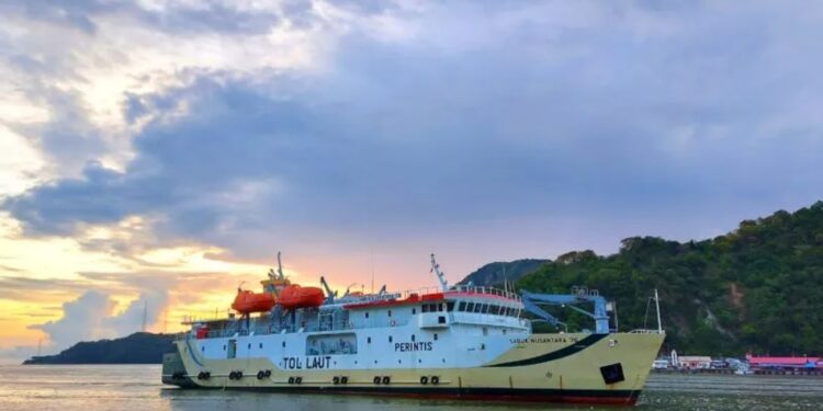 Dokumentasi. Sebuah kapal sedang berlayar yang dalam menjalankan perjalanan membutuhkannavigasi andal untuk menjamin keselamatan dan keamanan. (MASAPNEWS/ANT/HO-Ditjen Perhubungan Laut, Kemenhub)