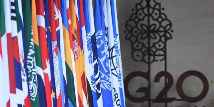 Bendera peserta KTT Gro dan logo G20 Indonesia 2022 di lokasi KTT G20 di Nusa Dua, Bali, Selasa (15/11/2022). (MASAPNEWS/ANT)