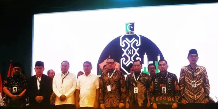 Foto bersama para presidium Majelis Nasional KAHMI periode 2022-2027 di Palu, Sulawesi Tengah, Minggu (27/11/2022). (MASAPNEWS/ANT/HO-Panitia Munas KAHMI)