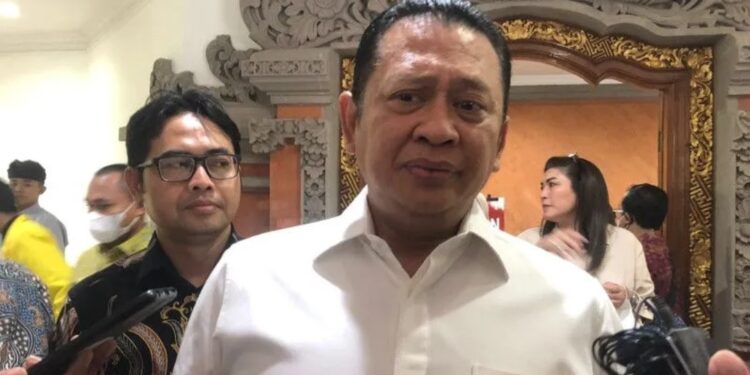 Ketua MPR RI Bambang Soesatyo saat membahas ancaman resesi global dalam studi umum Universitas Terbuka di Denpasar, Bali, Minggu (27/11/2022). (MASAPNEWS/ANT)
